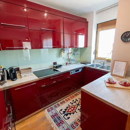 Apartment Tirana Center - Family & Friends - 3Bdr - Perfect For 8 *