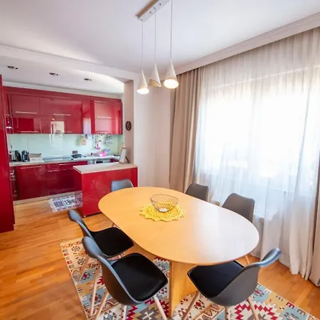Tirana Center - Family & Friends - 3Bdr - Perfect For 8