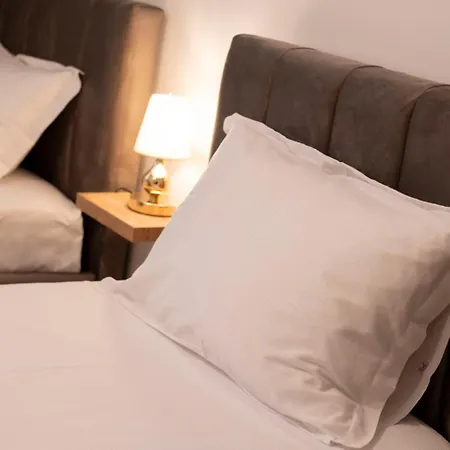 Apartment Tirana Center - Family & Friends - 3Bdr - Perfect For 8 *