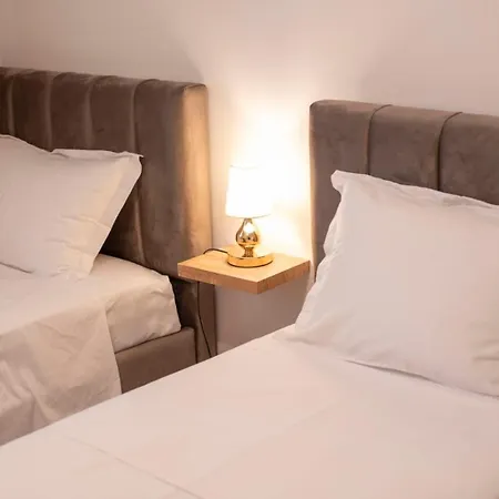 Apartment Tirana Center - Family & Friends - 3Bdr - Perfect For 8 Tirana