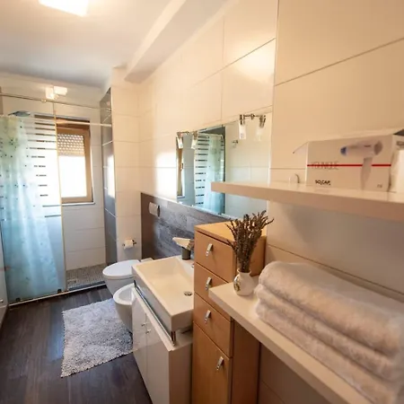 Collective Harmony 3 Bedroom Ideal For Business & Groups * Τίρανα