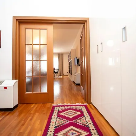 Tirana Center - Family & Friends - 3Bdr - Perfect For 8 *