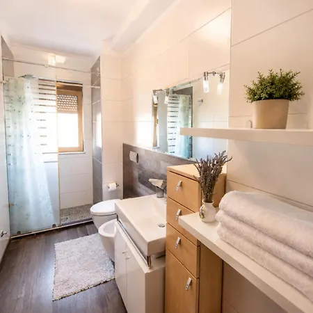 Apartment Rare Spacious 3br -